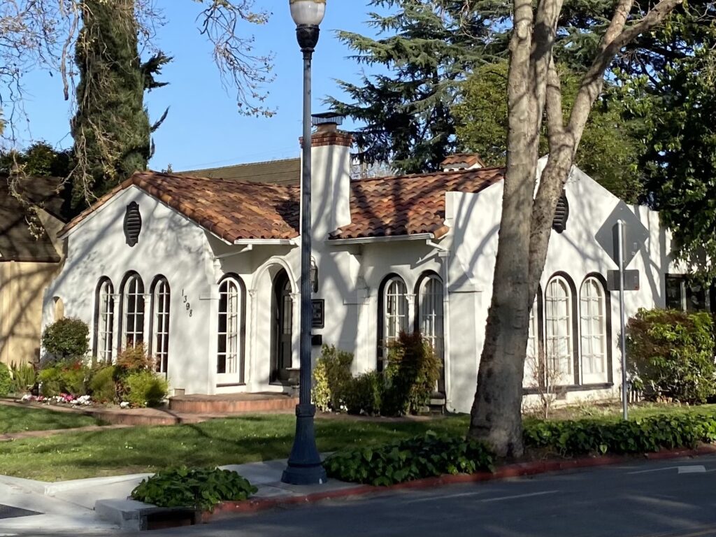 Small Spanish-style casita in San Jose